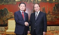 Vizepremierminister Nguyen Xuan Phuc empfängt den Bürgermeister aus dem südkoreanischen Busan